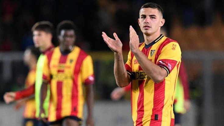 Krstovic, il centravanti del Lecce vende la sua Golf su Instagram: quanto costa l’auto di un giocatore di Serie A