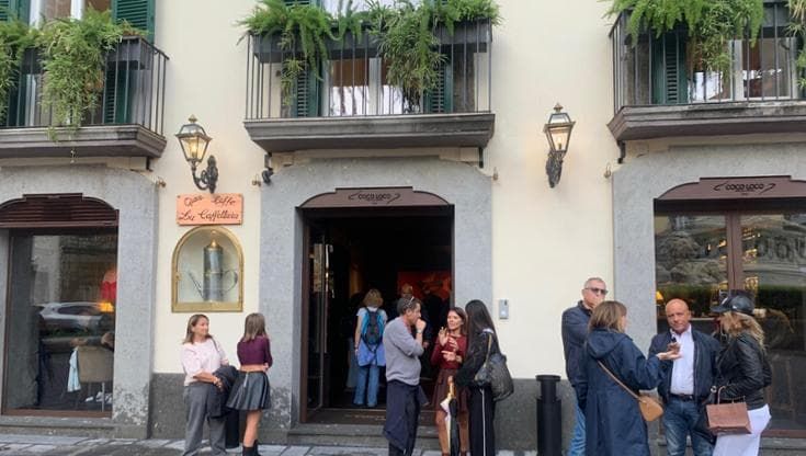Piazza dei Martiri, Coco Loco riapre la Caffettiera. Nuzzo: “Raccolgo con orgoglio il testimone”