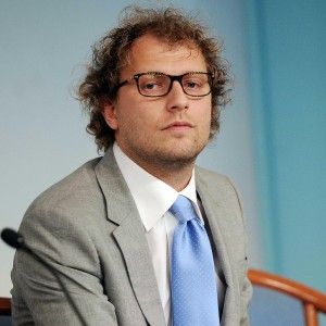 Lotti: "Assunzioni e sgravi per rilanciare i giornali"