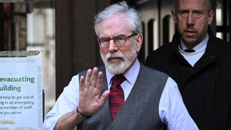 Gerry Adams in tribunale, causa civile simbolica da “1 sterlina” contro l’ex leader dello Sinn Fein