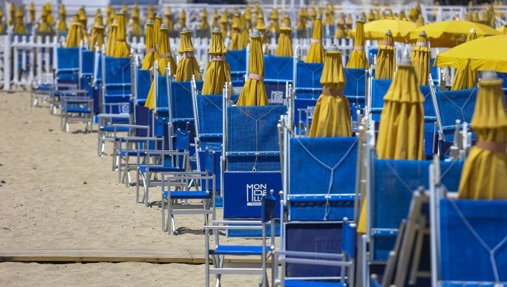 Mare, stagione al via in Sicilia tra rincari e divieti