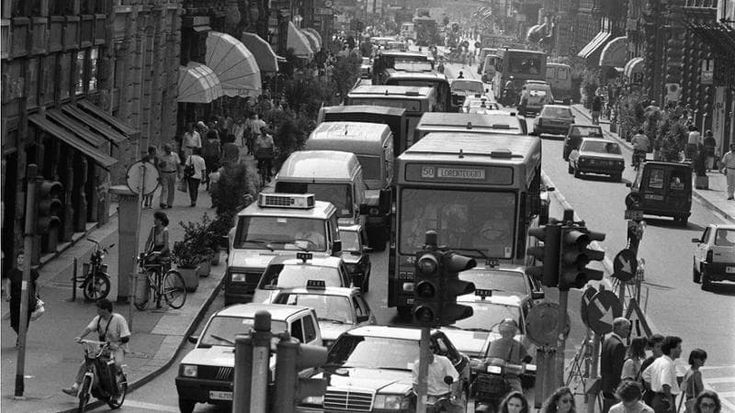 Via Dante senza auto: la Milano del futuro iniziò a gennaio 1996 con l’isola pedonale in centro
