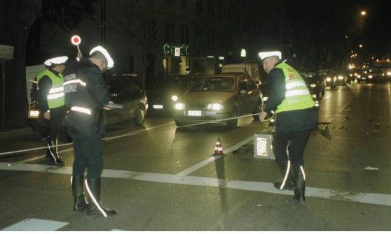 <span itemprop="articleBody">Scontro tra due auto in corso Vercelli: un morto<br /></span>