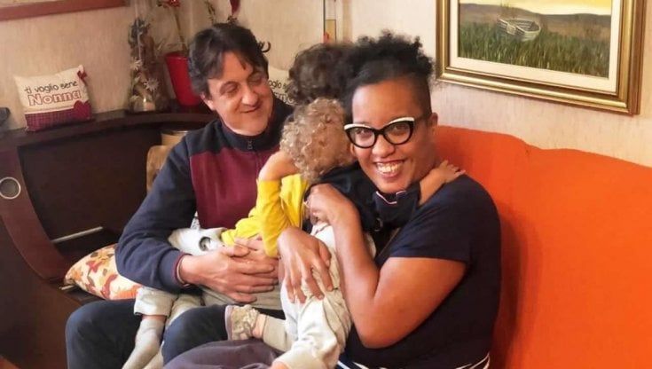 “Nera con figli bianchi. Sono stufa di passare per la loro tata. C’è troppo razzismo”