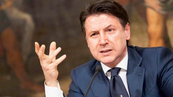 Consiglio dei ministri, via libera al decreto rilancio. Giuseppe Conte: "Ci sono 25,6 miliardi di euro per i lavoratori"