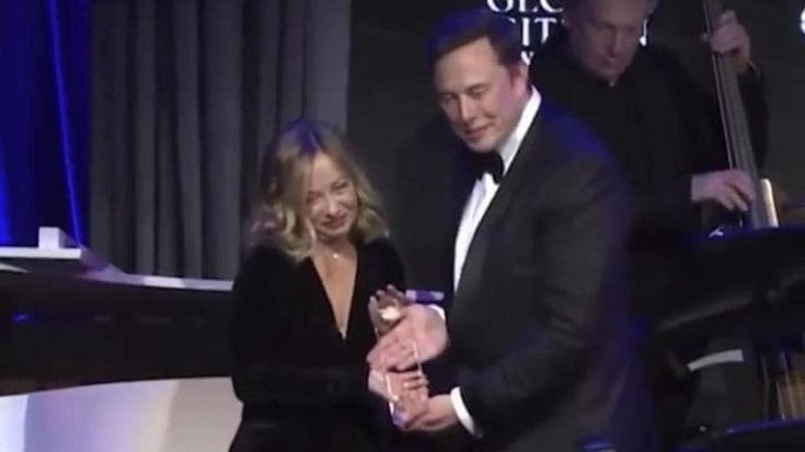 Meloni premiata da Musk, la premier imita Trump: “Credo nel patriottismo occidentale”
