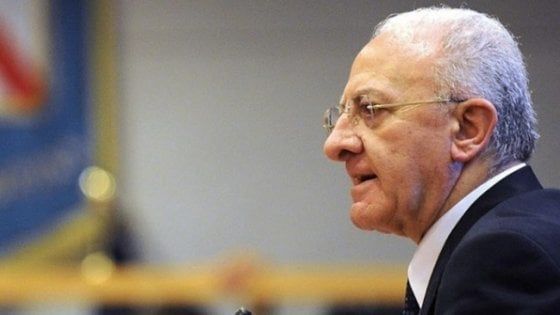 Coronavirus, De Luca: "180mila tamponi e mascherine a tutti gli alunni per riaprire le scuole il 14 settembre. No a aule pollaio"