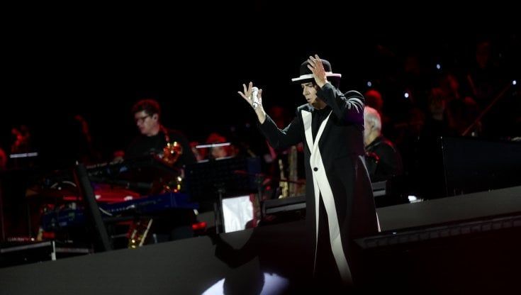 Renato Zero, il concerto dei 70 anni diventa uno show in due prime serate su Canale 5