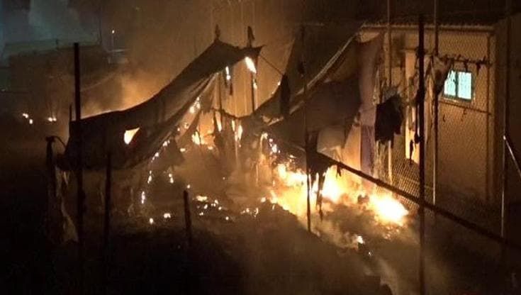Incendio nel campo profughi di Lesbos: muoiono nonna e nipotino