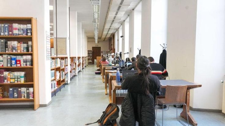 Querelata perché sui social aveva scritto: “Sai cos’è una biblioteca?”. Ma la sua non è diffamazione