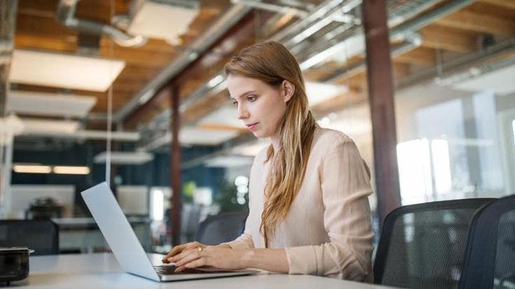 Cambiare lavoro è il nuovo trend segnalato da LinkedIn per il 2025