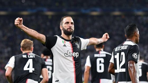 Champions, Juventus-Bayer Leverkusen 3-0: Higuain, Bernardeschi e Ronaldo firmano il tris