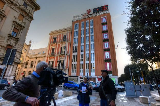 Banca Popolare di Bari, la beffa dei 'maxi auguri' di Natale