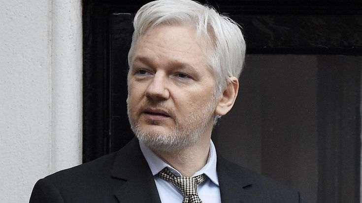 Assange: “La tecnologia cambia la politica. Per questo seguo i Cinque Stelle"