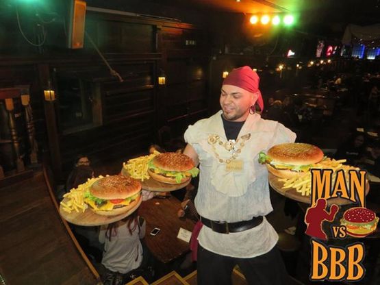 Un hamburger da 1,2 kg: "Se riesci a mangiarlo in 25' non lo paghi"