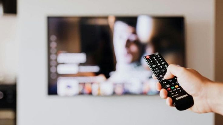 Abbonamenti tv e streaming, prezzi quasi raddoppiati negli ultimi anni. I consigli per risparmiare