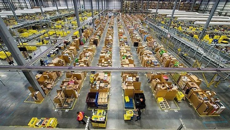 Il Piemonte propone la maxitassa su Amazon e gli altri colossi del web: aliquota fino al 30% "per aiutare i negozi"