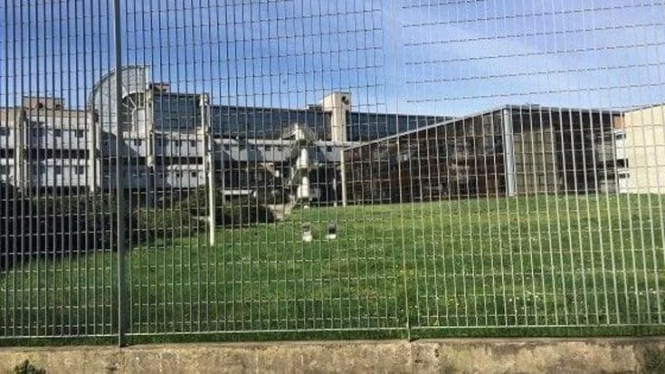 Ebbe un figlio con l’alunno di 14 anni. Il marito: “Lo considero come se fosse mio. Nessun cedimento nei confronti di mia moglie”