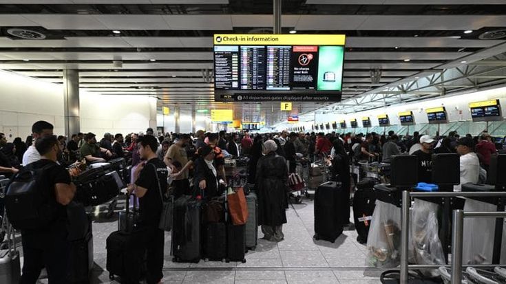 Heathrow, aggressione con il peperoncino: caos all’aeroporto di Londra. Un arresto