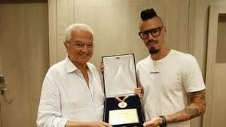 Hamsik lascia il calcio e il Comune di Napoli lo premia