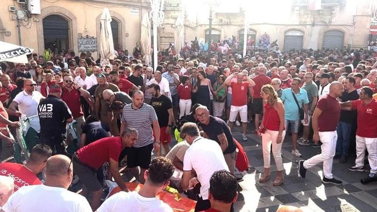 Ucciso dal tubo spara-coriandoli alla festa del patrono, tragedia nel Catanese