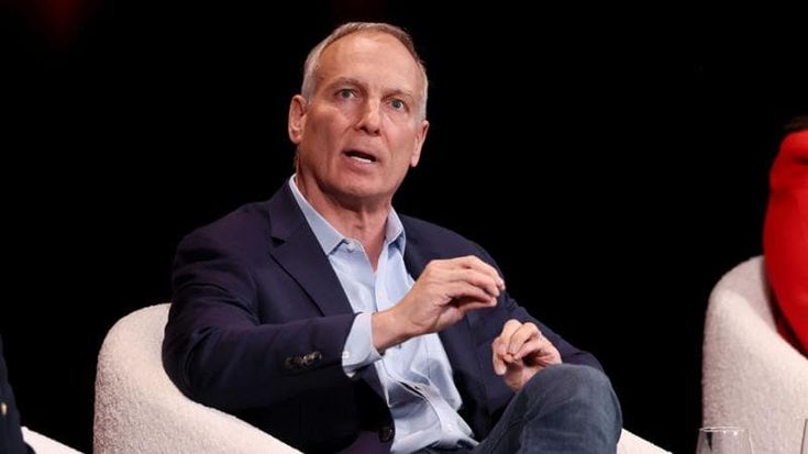 Il ceo di Booking : “L’IA, una compagna di viaggio che risolve i problemi”