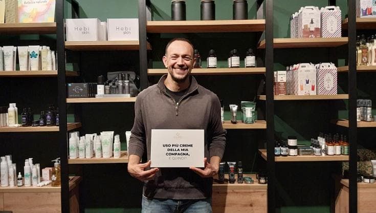 A Bari apre il primo negozio specializzato in cosmetica per uomini: “Sdoganiamo pregiudizi omofobi”