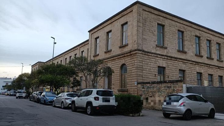A 13 anni va in classe con la pistola: secondo caso nella stessa scuola. Denuncia per i genitori