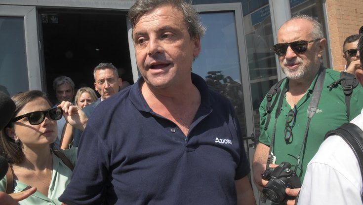 Calenda alla sfida di Piombino con gli anti-rigassificatore. “Se dite no ve ne pentirete”