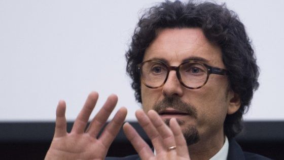 Torino-Lione, Conte smentisce apertura a mini-Tav. Pd, mozione di sfiducia contro Toninelli. Grillo: "La Tav è morta"