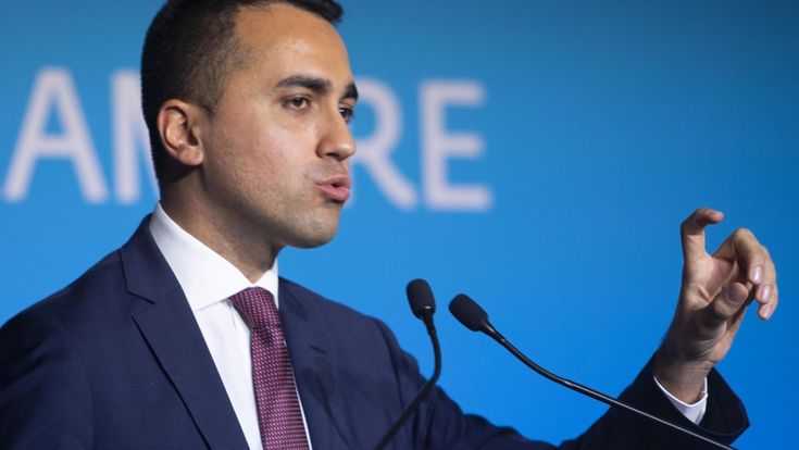 Di Maio: "Sulla legge decidono i giudici. Salvini non faccia come Berlusconi"