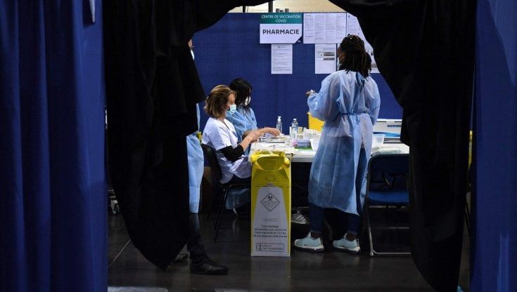 Covid, 5mila morti in Campania. Oggi 1862 nuovi contagi su 18mila tamponi