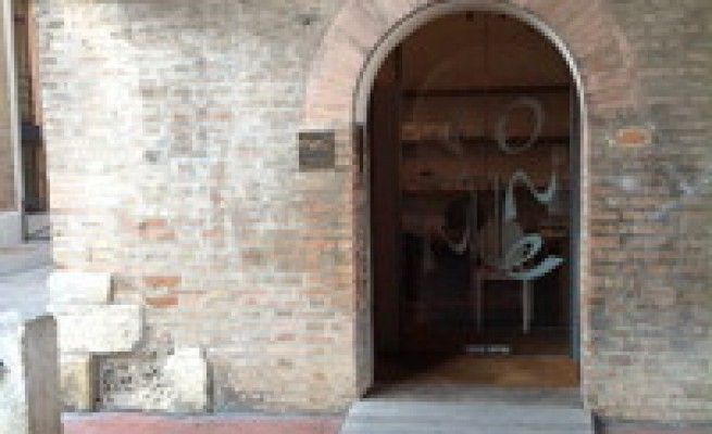 Rimini, svastiche sulla sede <br />della Casa delle donne