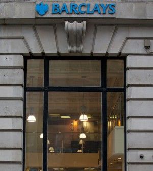 Barclays licenzia: 10-12 mila a casa.Intanto aumenta i bonus del 10%