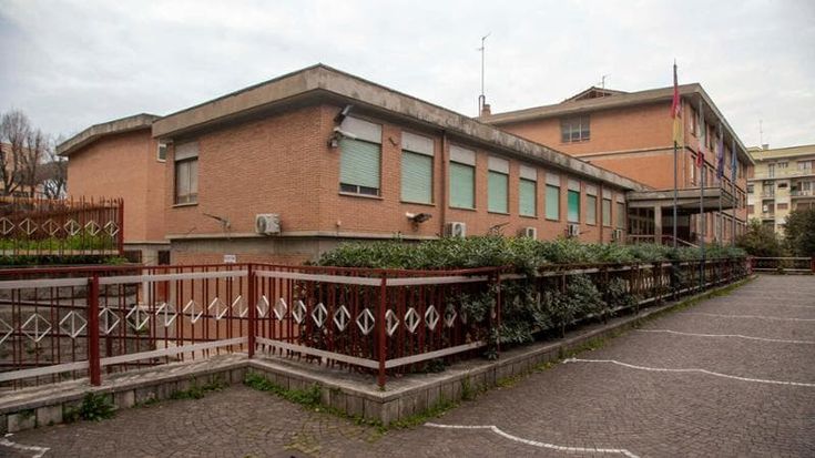 Palestre, aule o biblioteche: le scuole si riprendono gli alloggi di ex custodi