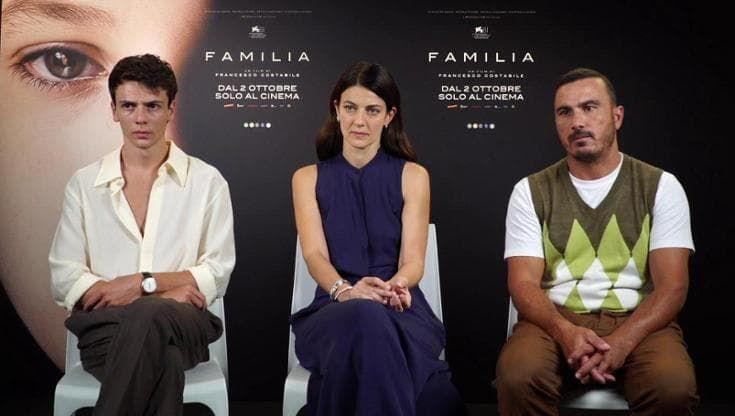 'Familia', a Venezia 81. Barbara Ronchi: "L’attore è un atleta del cuore, a volte te lo devi rompere”