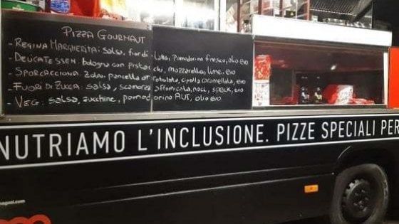 Pizza, tortellini e musica in piazza Montecitorio: una festa per l’integrazione dei ragazzi con disabilità e autismo