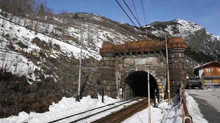 Gottardo e Fréjus, oltre un miliardo di danni dalle chiusure ai valichi ferroviari