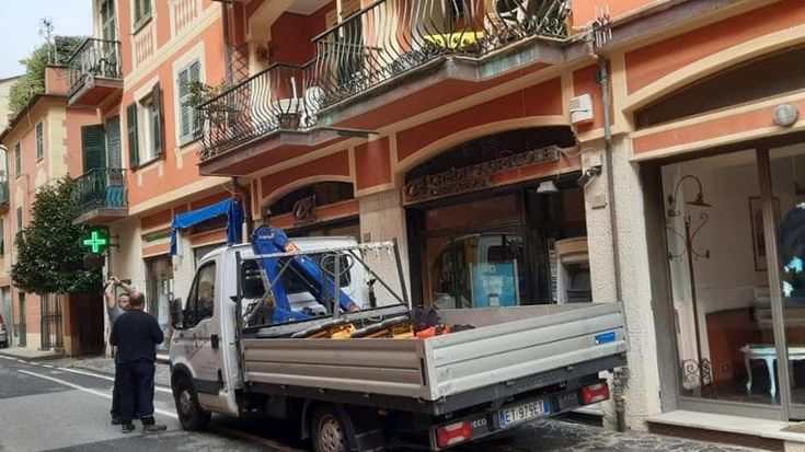 Chiude l’unica banca del paese, Bonassola in rivolta