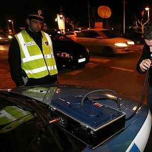 Bari, ubriaca alla guida si schianta contro la biglietteria delle Sud-Est: non è grave