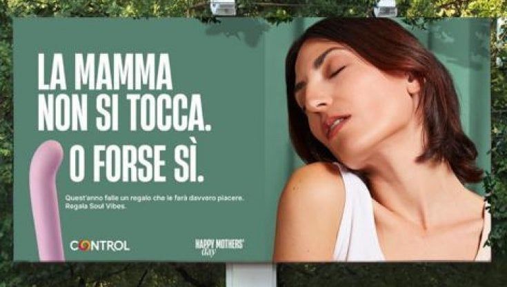 "La mamma non si tocca": la pubblicità censurata finisce online. E scatta la polemica