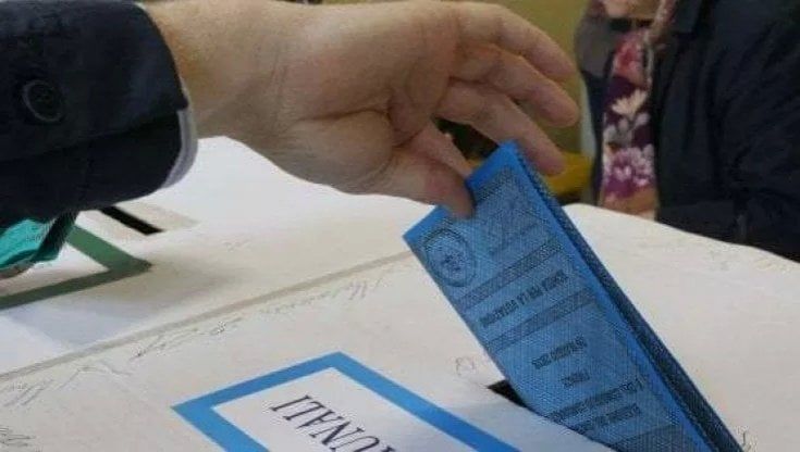 Voto ai fuori sede, i tecnici della Camera bocciano la maggioranza. Le opposizioni: "Legge-truffa"