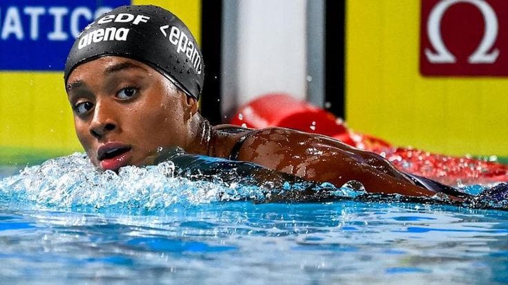 Sara Curtis: “Ho sfondato il muro”. È la prima azzurra sotto i 24” nei 50 sl. E Sinner le scrive