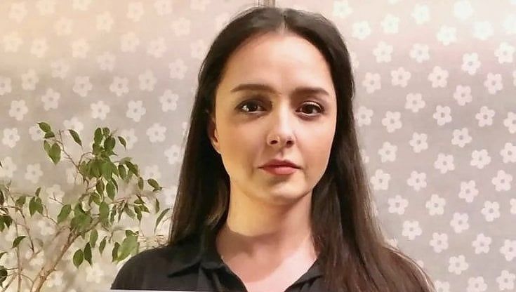 Iran, la famosa attrice Taraneh Alidoosti si è fotografata senza velo 