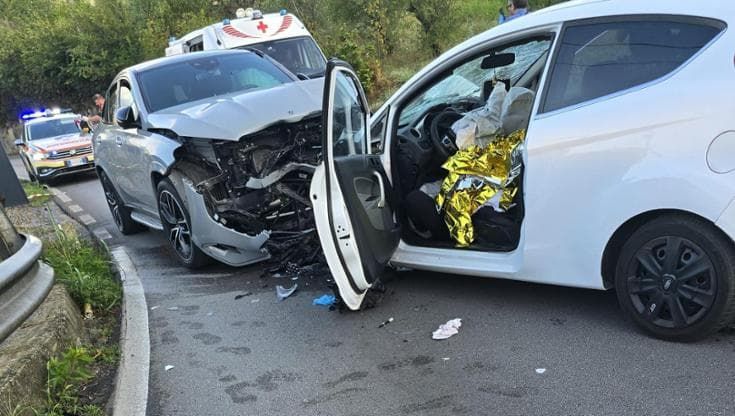 Incidente tra Montecorvino Rovella e Giffoni: morto un 22enne, grave la ragazza in auto con lui