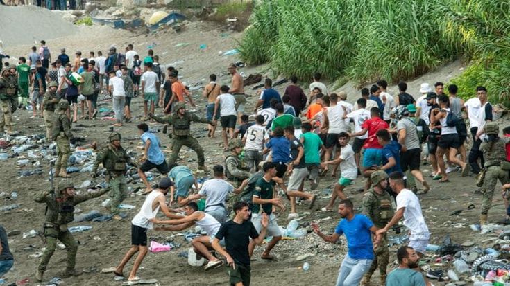 Ceuta, sui social nuovo tam tam per un assalto il 15 agosto. Ma Rabat promette a Madrid un freno