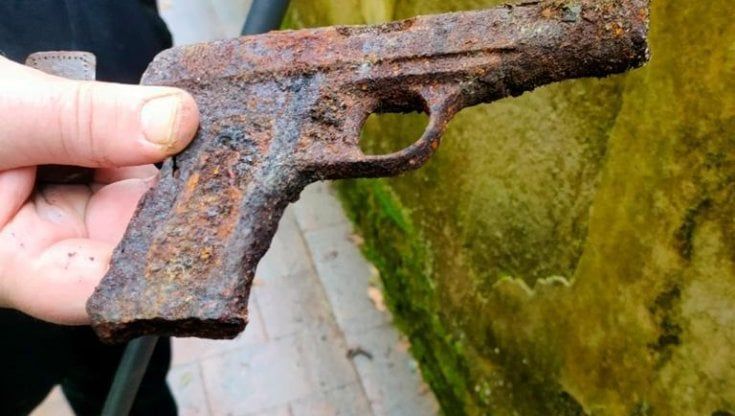 In un muro del Giardino di Boboli ritrovata pistola della Seconda guerra mondiale