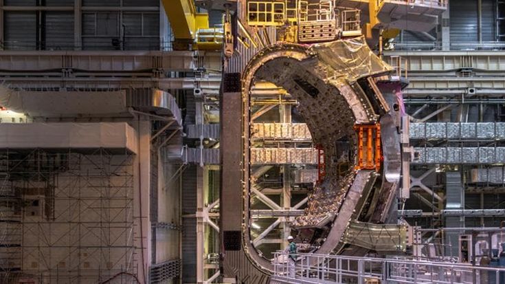 Fusione nucleare, avanti con il reattore Iter: montati i magneti che ospiteranno il Sole sulla Terra