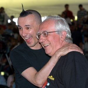 Il mago Sales regala una bacchetta magica a Papa Francesco