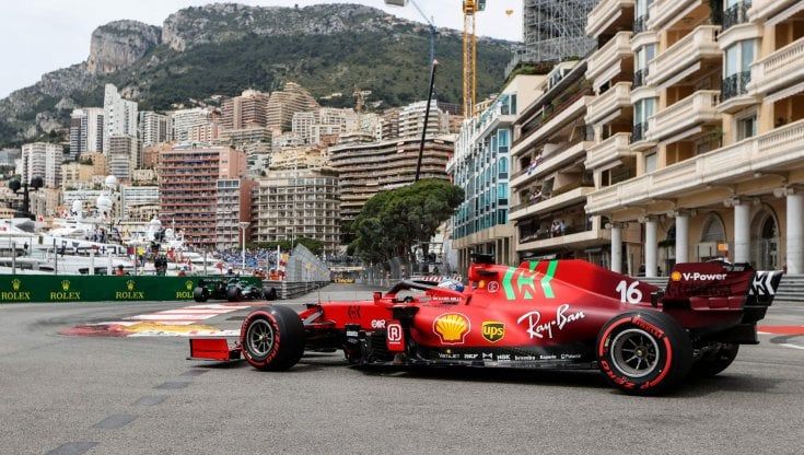 F1, la Ferrari di Leclerc in pole a Montecarlo